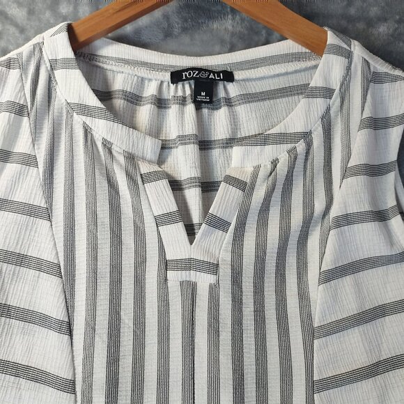 Roz & Ali Womens Sleeveless Tunic Top M White‎ Gray Striped Pintuck Peplum Hem - Picture 4 of 10